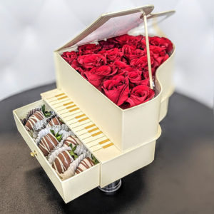 piano flower box with chocolate covered strawberries. great for anniversary gifts, bridesmaid gifts, wedding gifts, graduation gifts, flower delivery
